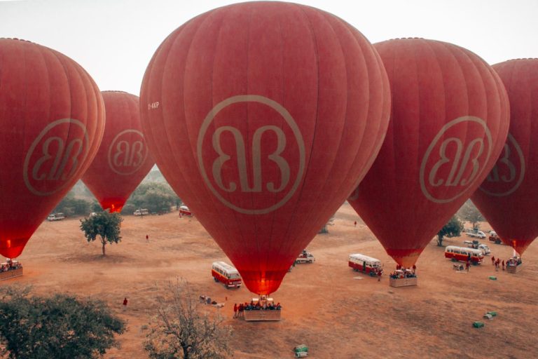 Read more about the article Flying In A Hot Air Balloon In Bagan, Myanmar
